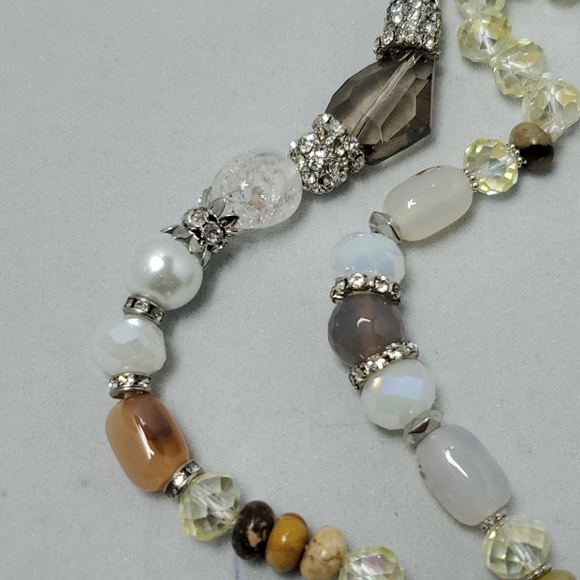 Ali Khan multi color beaded necklace with gift box - Picture 3 of 7